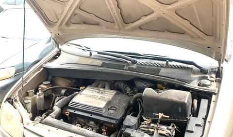 A picture of Very clean Tokunbo standard Toyota Sienna 2002 First body Engine