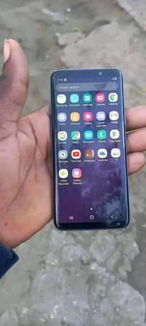 A picture of Samsung galaxy s9 imenyooka sanaaaaa