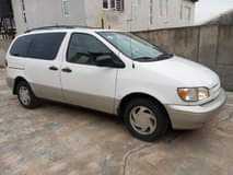 A picture of 2000 Toyota Sienna Automatic