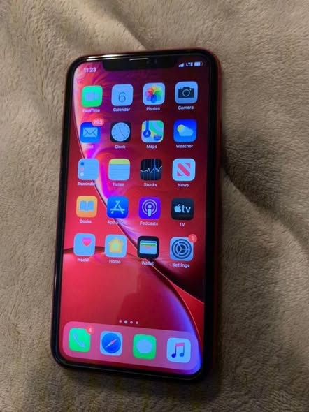 A picture of Iphone XR 64gb used everything works perfectly