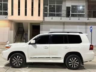 A picture of LAND CRUISER