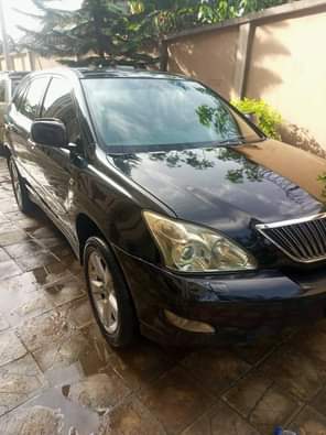 A picture of Clean Lexus RX350 Sound engine First user few months used