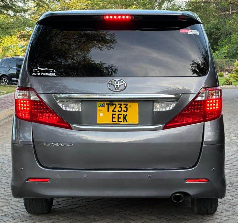 A picture of Bei 24 8Milion TOYOTA ALPHARD EEK Year 2010 Engine 2AZ
