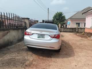 A picture of Clean 2012 Hyundai sonata