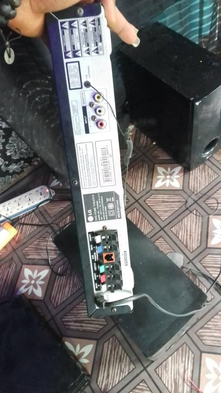A picture of LG home theater machine head only