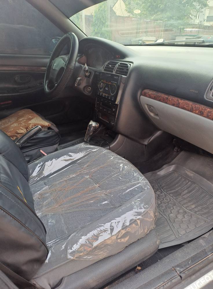 A picture of super clean Peugeot 406 automatic transmission with fully untempered engine