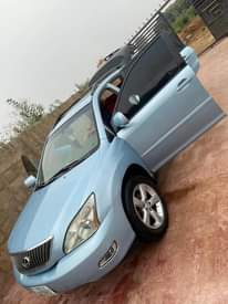 A picture of Lexus Rx330