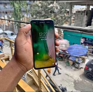 A picture of SAMSUNG S10e