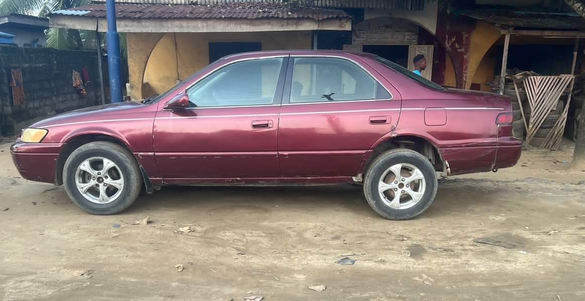 A picture of Toyota Camry tiny light VERY HIGH GRADE ENGINE AND AUTOMATIC