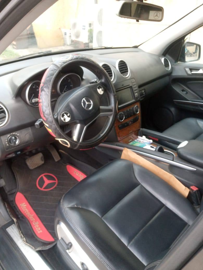 A picture of Benz ML350 4matic 2010