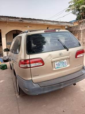 A picture of Toyota Sienna 2001 model for sale Clean first body and