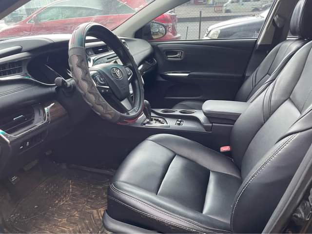 A picture of Neatly used 2013 Avalon XLE