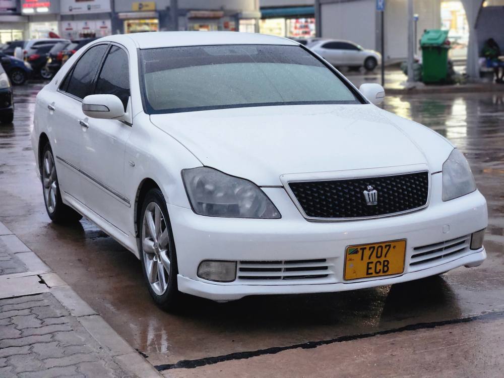 A picture of 2005 CROWN ATHLETE ECB ASKING FOR 17.8M TUNAVUNJA EXCHANGE ALLOWED