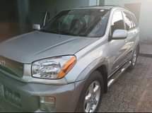 A picture of 2004 Toyota RAV 4 4 cylinders