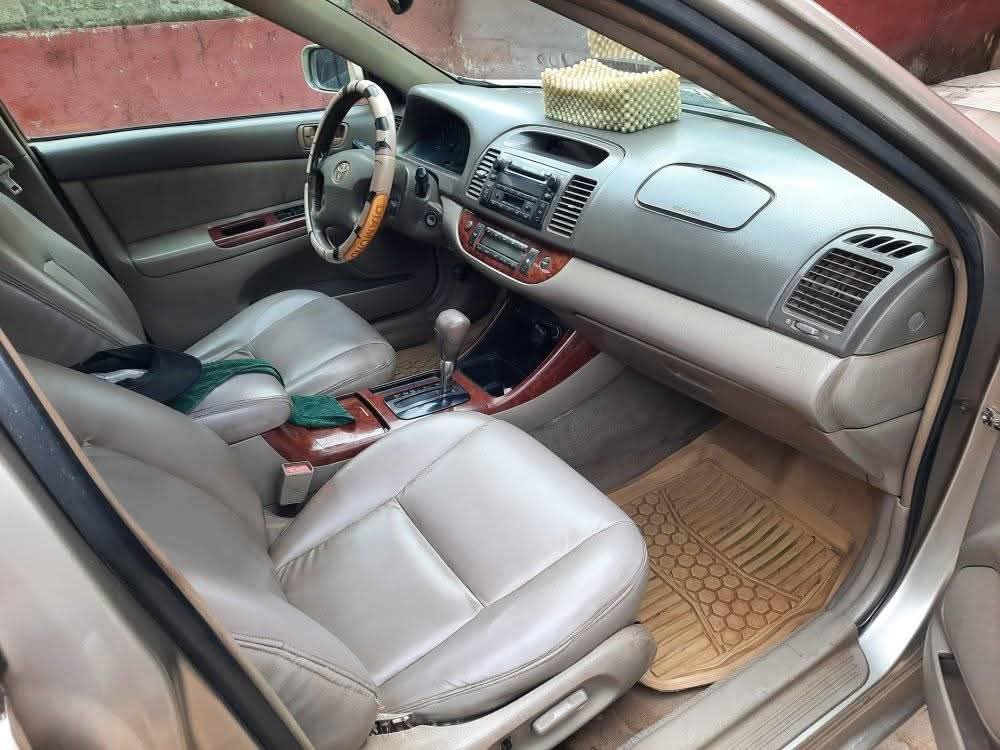 A picture of 2004 Toyota camry