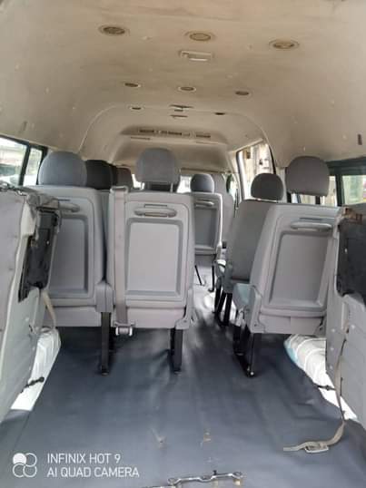 A picture of Hummer 3 high roof clean Nigerian use Price 16 5m