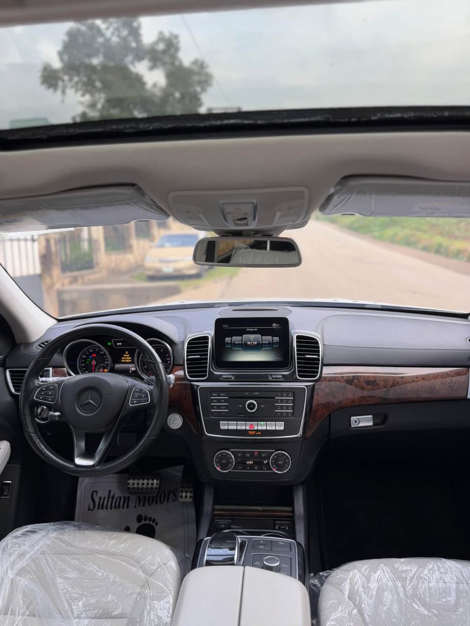 A picture of Mercedes Benz GLE400 foreign used 2016 model with original dutylocation