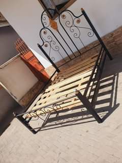 A picture of Nina uza kitanda 5 6 Bei 165 tu nipgie 0689319654