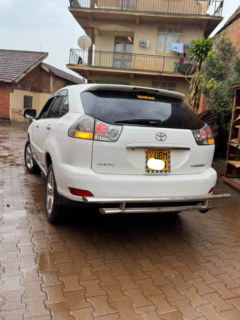 A picture of TOYOTA HARRIER