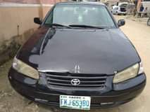 A picture of 2000 Toyota Camry