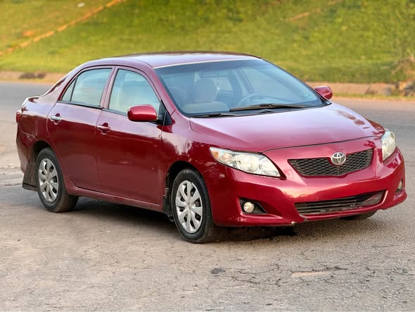 A picture of TOYOTA COROLLA 2010