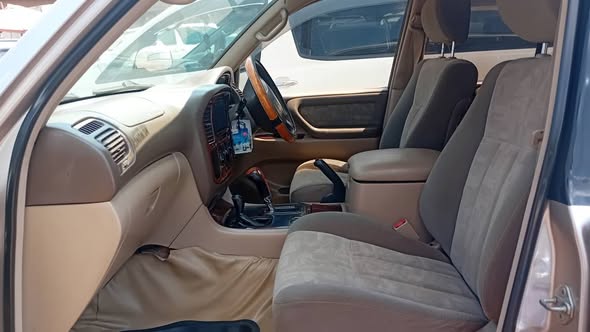 A picture of Land cruiser VX