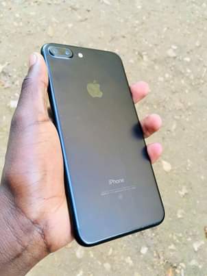 A picture of iPhone 7 Plus 128Gb at 300k