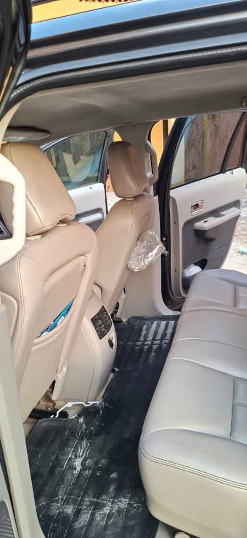 A picture of 08 Ford edge