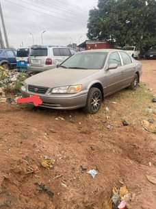 A picture of 2000 2 2 Camry Big light