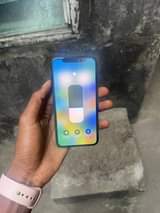 A picture of Iphone xs no face id true tone working little line