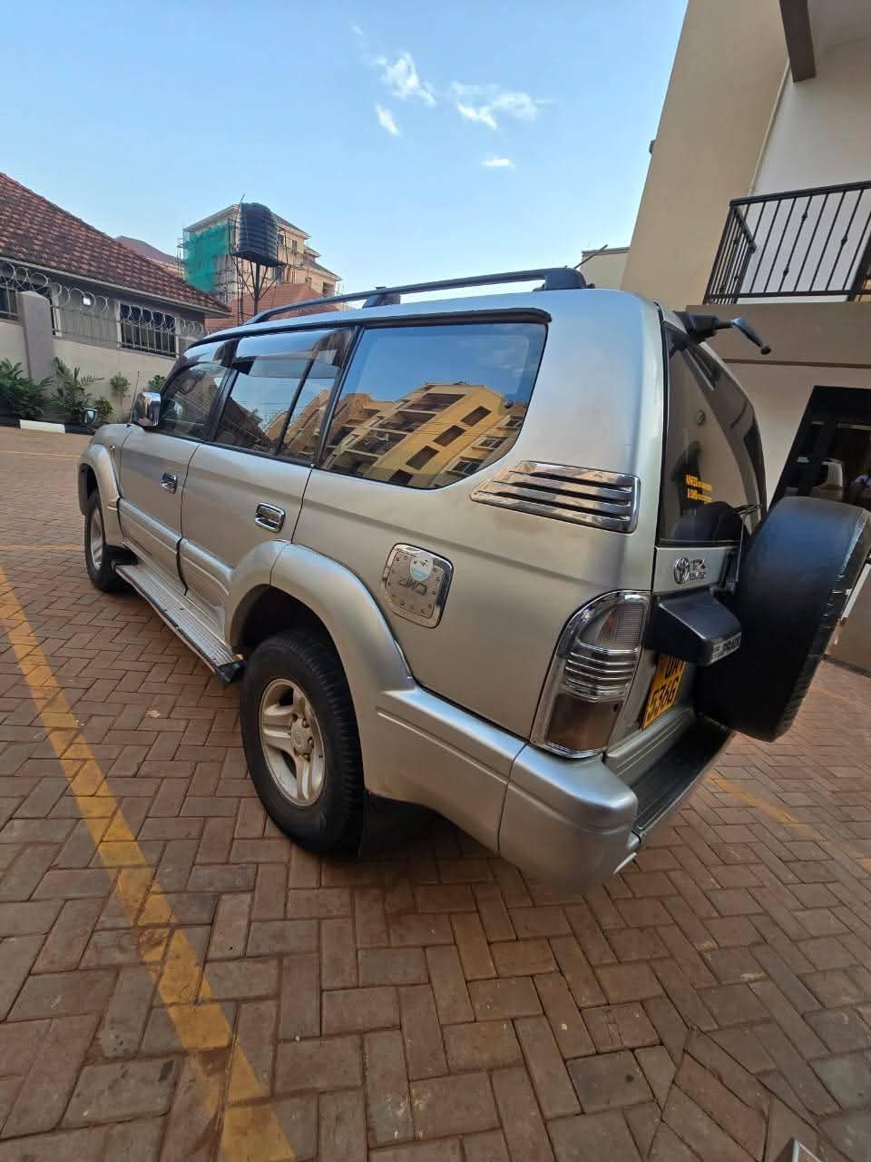 A picture of 2002 Prado tx 2002