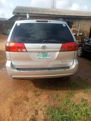 A picture of Toyota Sienna 2005 for sale perfect engine and gear selection