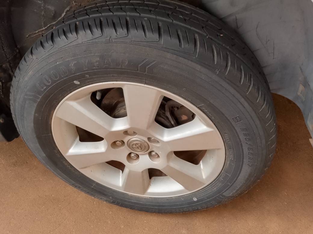 A picture of Toyota Harrier Model 2011 For Sale 0704482571