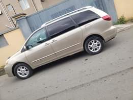 A picture of Trust MaxwellAutos for legitimate cars Sharp Toyota Sienna 2005 bought