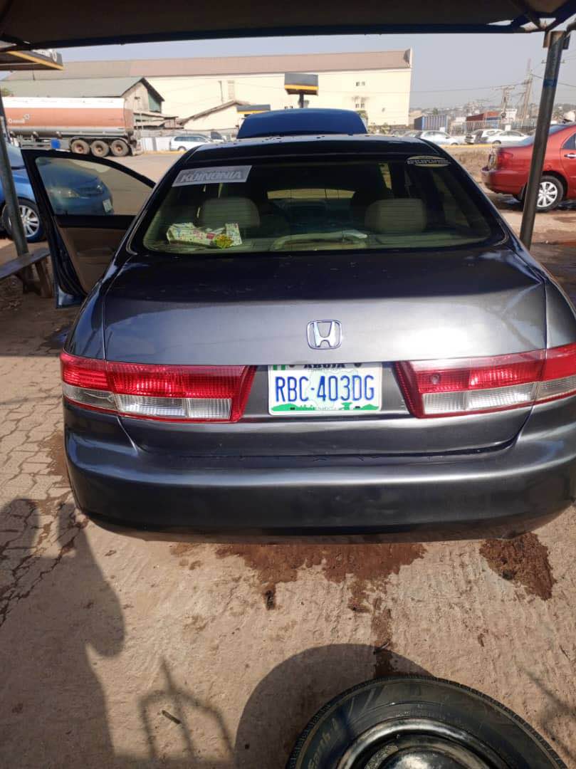 A picture of Honda Accord 2004