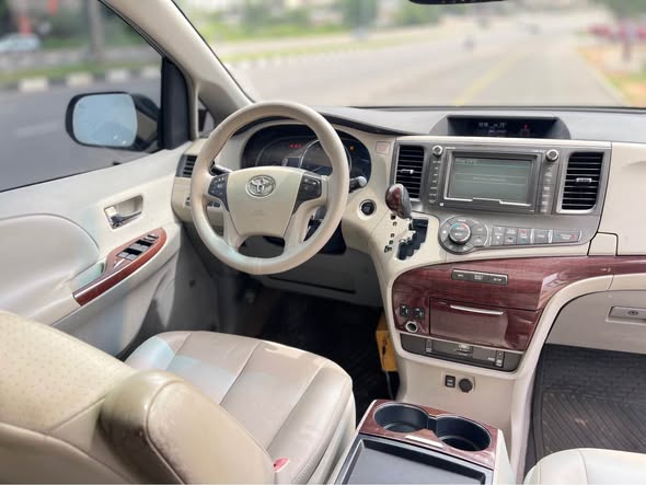 A picture of SHARP PRE OWNED 2011 TOYOTA SIENNA XLE 11 500 000