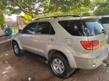 A picture of TOYOTA FORTUNER