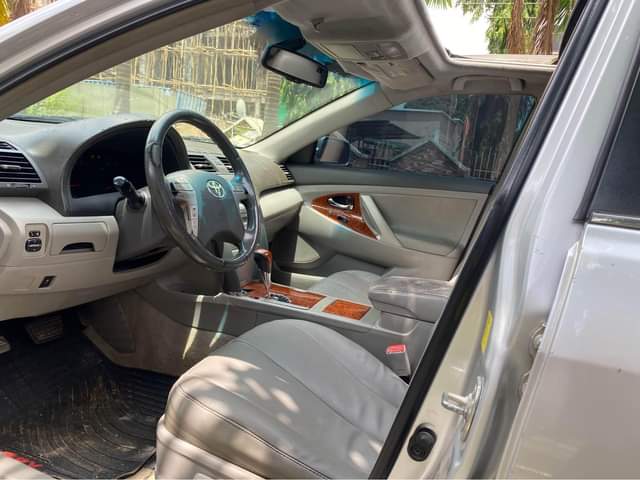 A picture of Toks standard 2011 Toyota Camry xle first body with untempered
