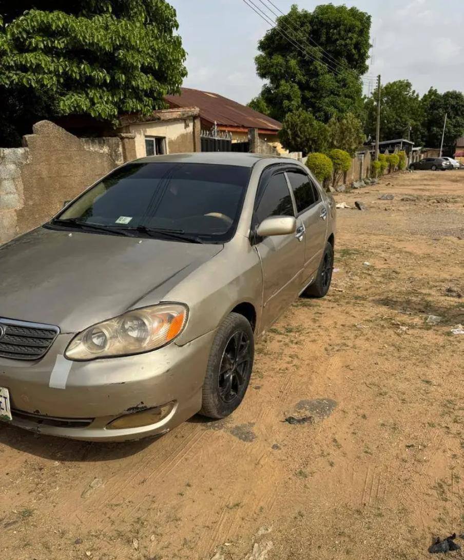 A picture of 08135300610 distress 2006 toyota corolla with good body small top