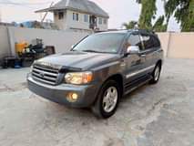 A picture of  few months drive 2005 Toyota Highlander limited 3rowl leather