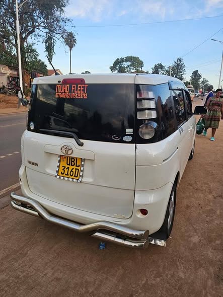 A picture of Toyota Sienta 2007 on sale