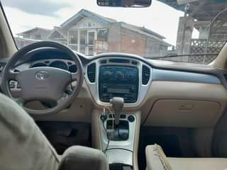 A picture of Toyota Highlander 2005 model