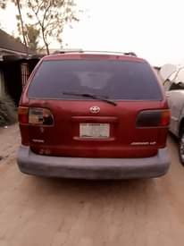 A picture of Toyota sienna 2002 model