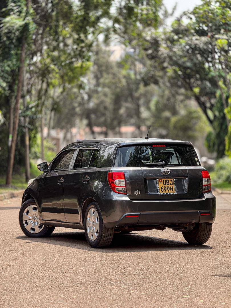 A picture of TOYOTA IST