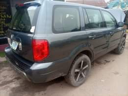 A picture of 2005 Honda pilot going for 2 3 u can call