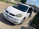 A picture of Toyota sienna 06