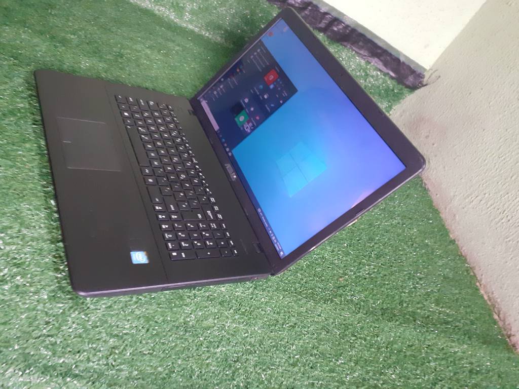 A picture of Asus laptop 17inches 8gb ram