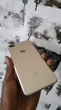 A picture of iphone 7 plus GB128