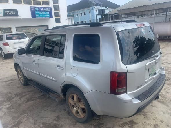 A picture of 2011 Pilot honda pilot
