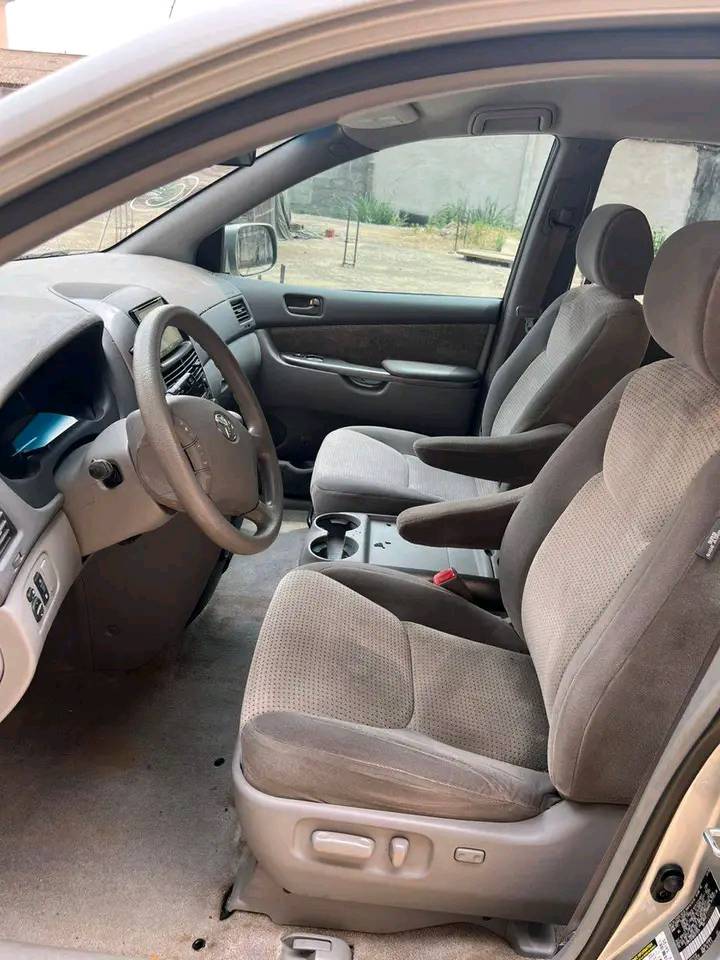 A picture of TOKUNBO Toyota Sienna